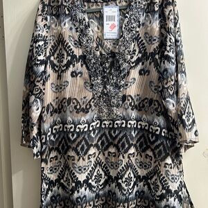 Black and White Graphic Tunic with 3/4 Sleeves